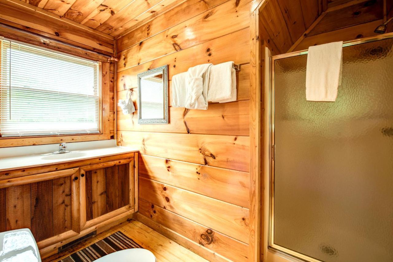 Cabin Of Dreams, 3 Bedroom Water View, Wifi, Hot Tub, Pool Table, Sleep 8 Sevierville Exterior foto